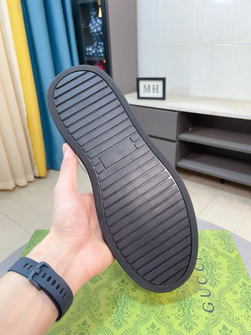 Men's shoes 💰420🌹🌹[GUCCI] Gucci's new lace-up casual men's shoes are on the market first, and the materials and workmanship are superior to all versions on the market. The highest quality shipped first-layer cowhide with imported original perforated materials➕genuine leather lining, privately molded soft outsole, high foot comfort, imported special materials highlight the brand's unique charm, high-end customization 38-44